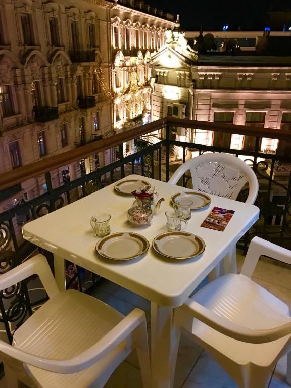 Апартаменты Fountain Square-Balconies in Old Town Баку