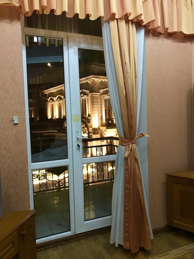 Апартаменты Fountain Square-Balconies in Old Town Баку