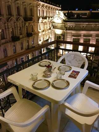 Апартаменты Fountain Square-Balconies in Old Town Баку Апартаменты с балконом-1