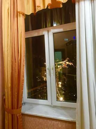 Апартаменты Fountain Square-Balconies in Old Town Баку Апартаменты с балконом-11