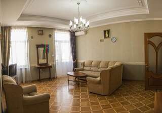 Апартаменты Fountain Square-Balconies in Old Town Баку Апартаменты с балконом-28