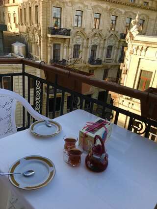 Апартаменты Fountain Square-Balconies in Old Town Баку Апартаменты с балконом-6