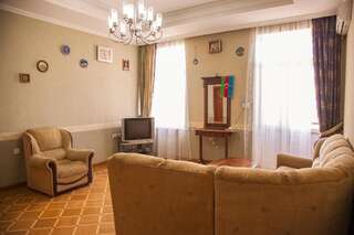Апартаменты Fountain Square-Balconies in Old Town Баку Апартаменты с балконом-60