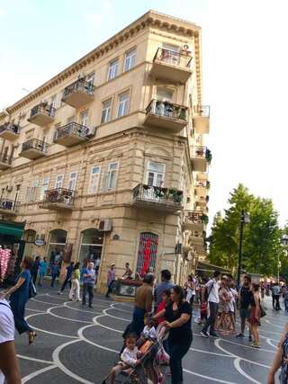 Апартаменты Fountain Square-Balconies in Old Town Баку Апартаменты с балконом-83