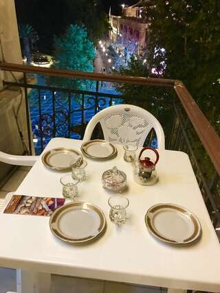 Апартаменты Fountain Square-Balconies in Old Town Баку Апартаменты с балконом-9